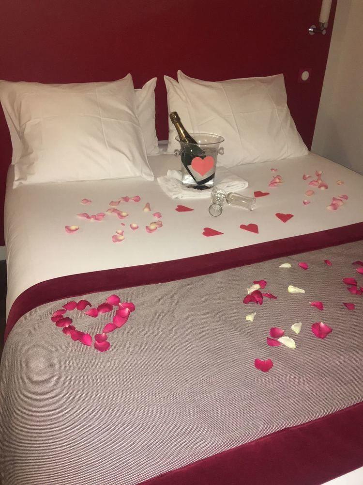 Hotel L'Amandier Nanterre Ngoại thất bức ảnh