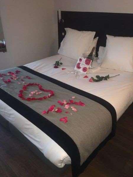 Hotel L'Amandier Nanterre Phòng bức ảnh