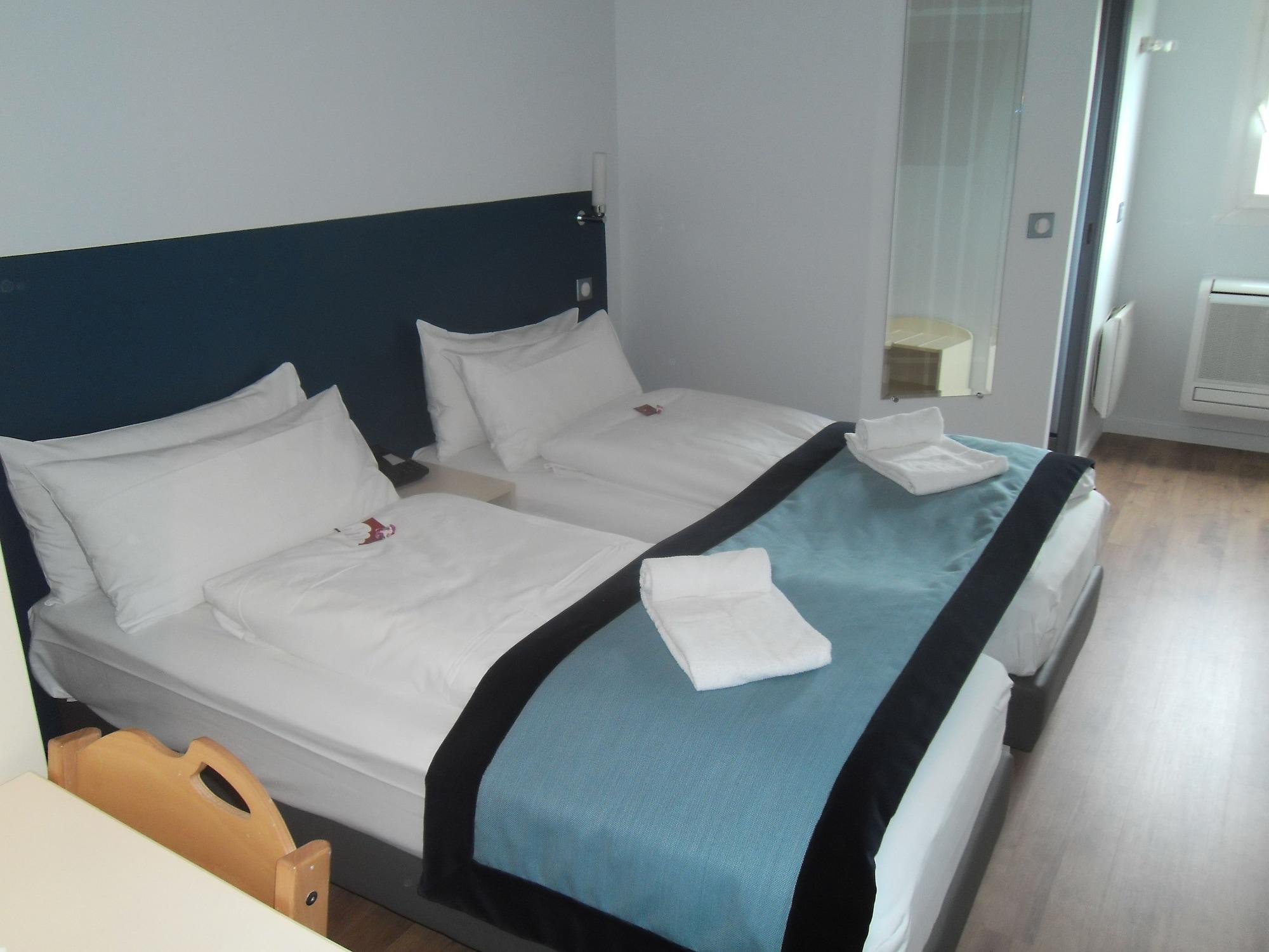 Hotel L'Amandier Nanterre Ngoại thất bức ảnh
