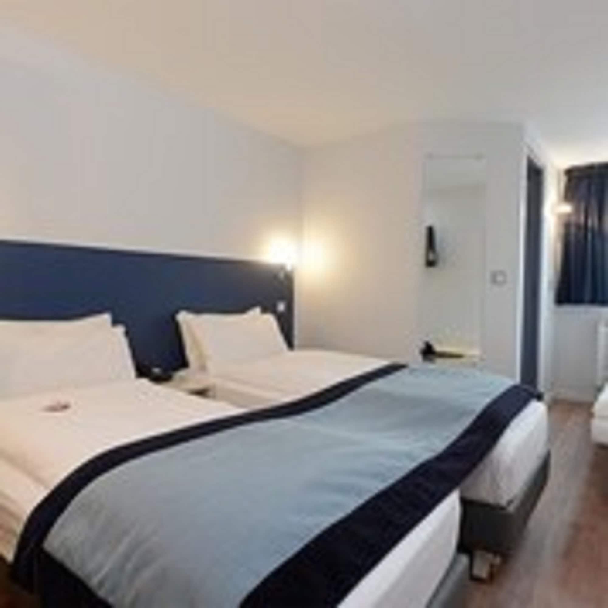Hotel L'Amandier Nanterre Ngoại thất bức ảnh