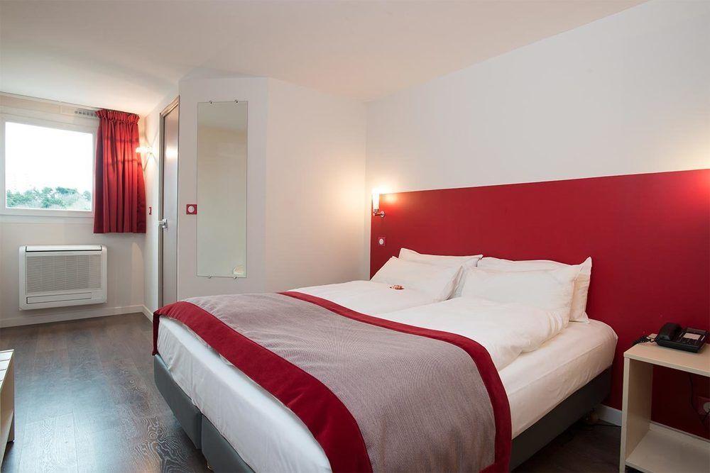 Hotel L'Amandier Nanterre Ngoại thất bức ảnh