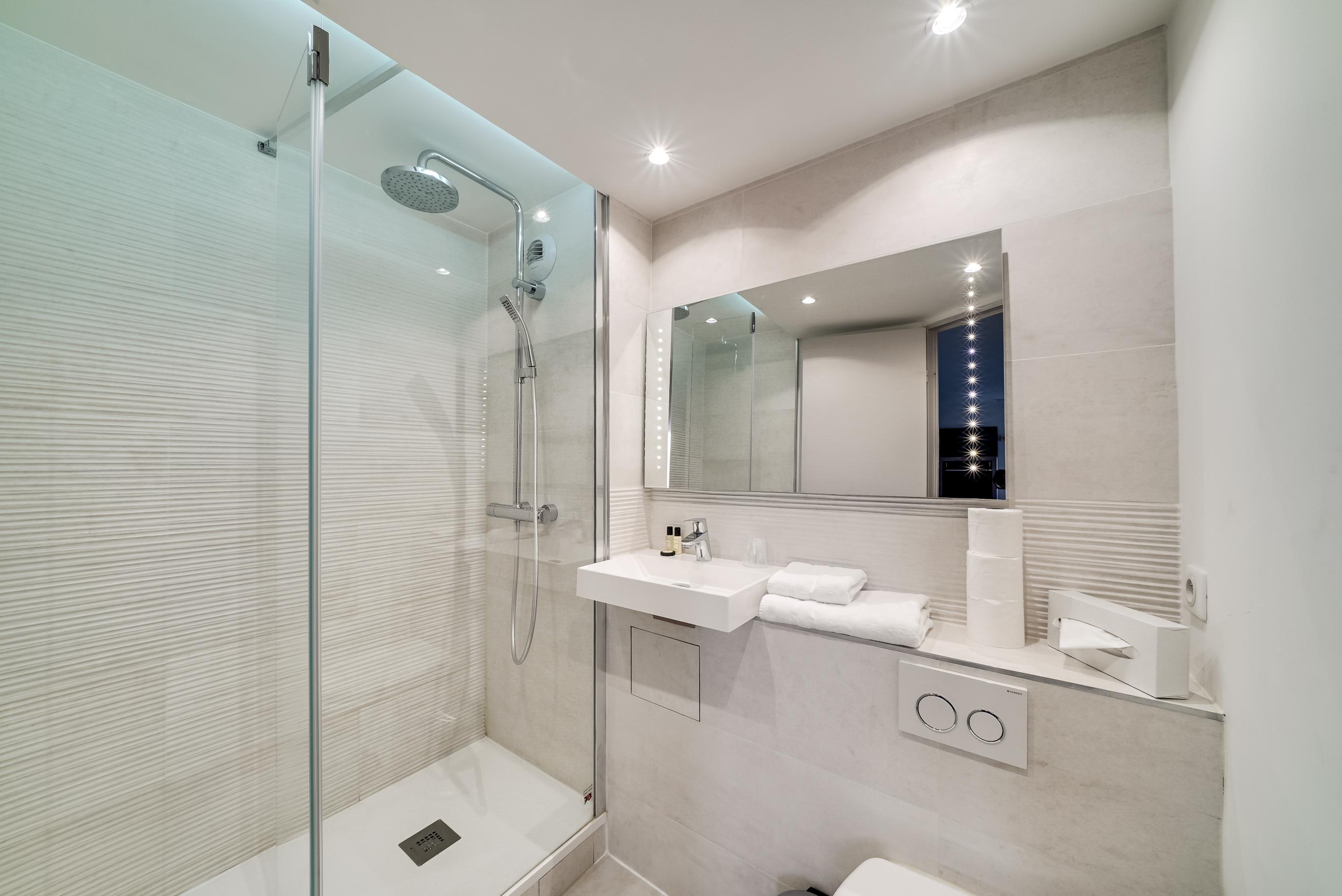 Hotel L'Amandier Nanterre Ngoại thất bức ảnh