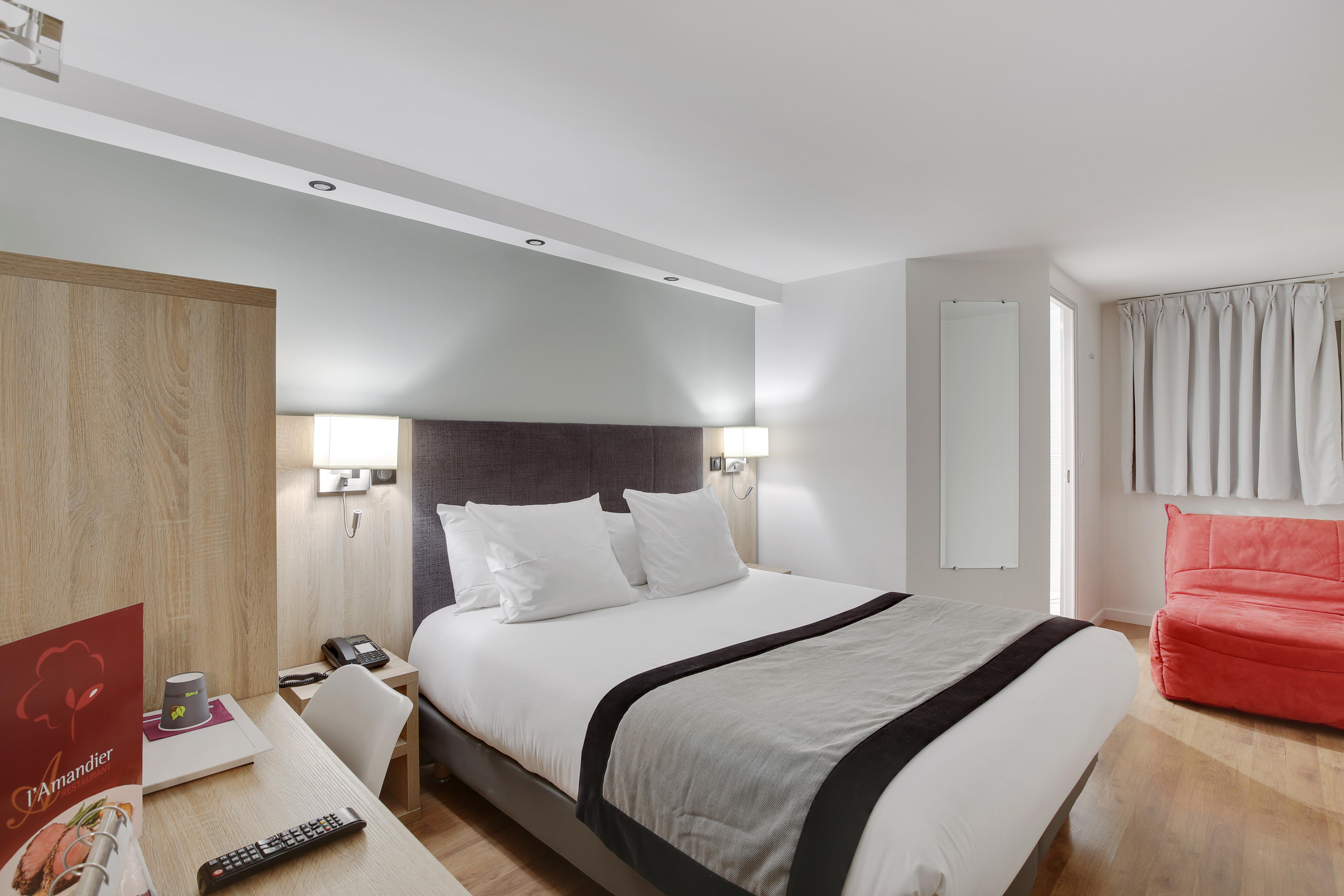 Hotel L'Amandier Nanterre Ngoại thất bức ảnh