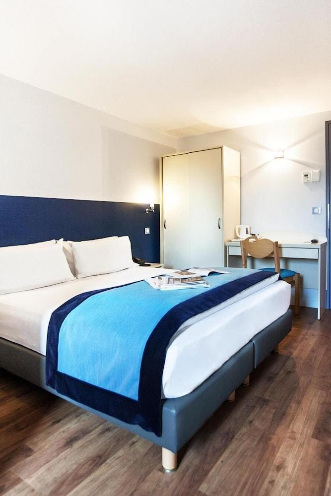 Hotel L'Amandier Nanterre Ngoại thất bức ảnh