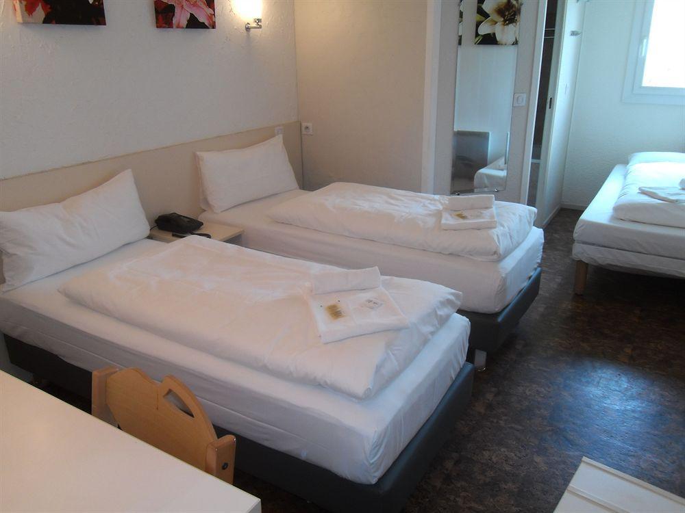 Hotel L'Amandier Nanterre Ngoại thất bức ảnh