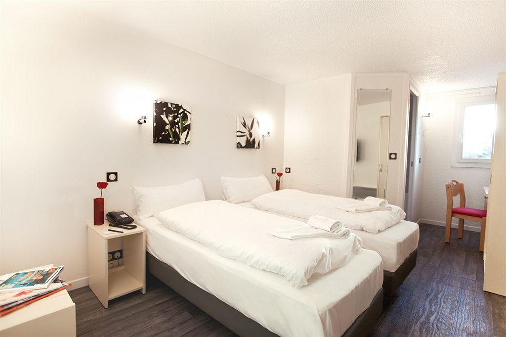Hotel L'Amandier Nanterre Ngoại thất bức ảnh