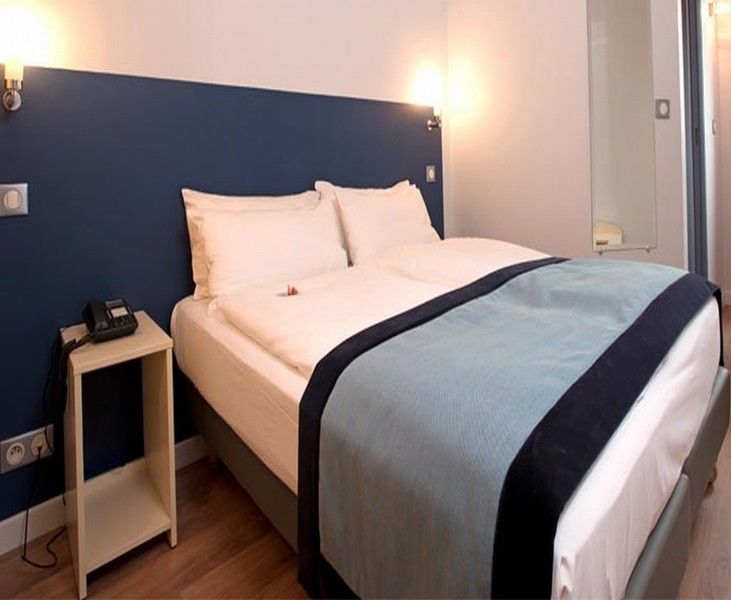 Hotel L'Amandier Nanterre Ngoại thất bức ảnh