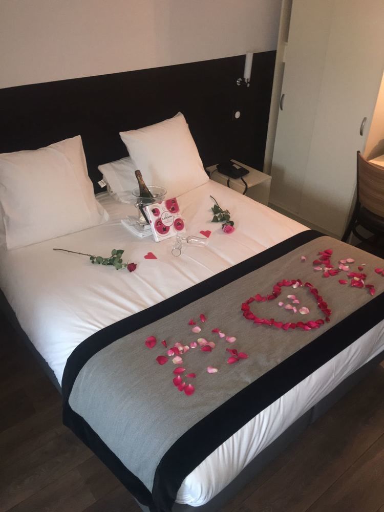 Hotel L'Amandier Nanterre Ngoại thất bức ảnh