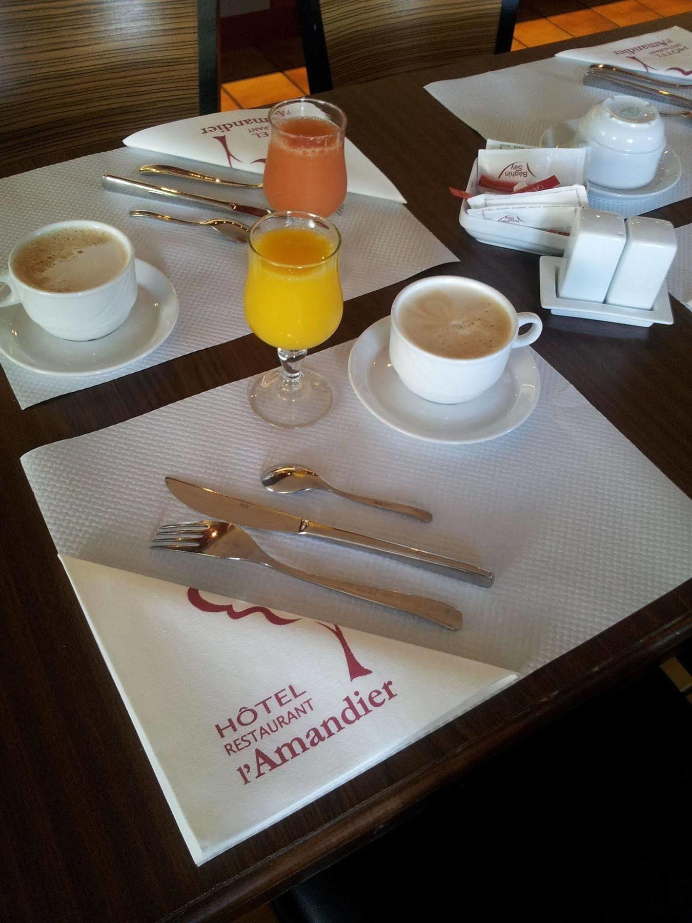 Hotel L'Amandier Nanterre Ngoại thất bức ảnh