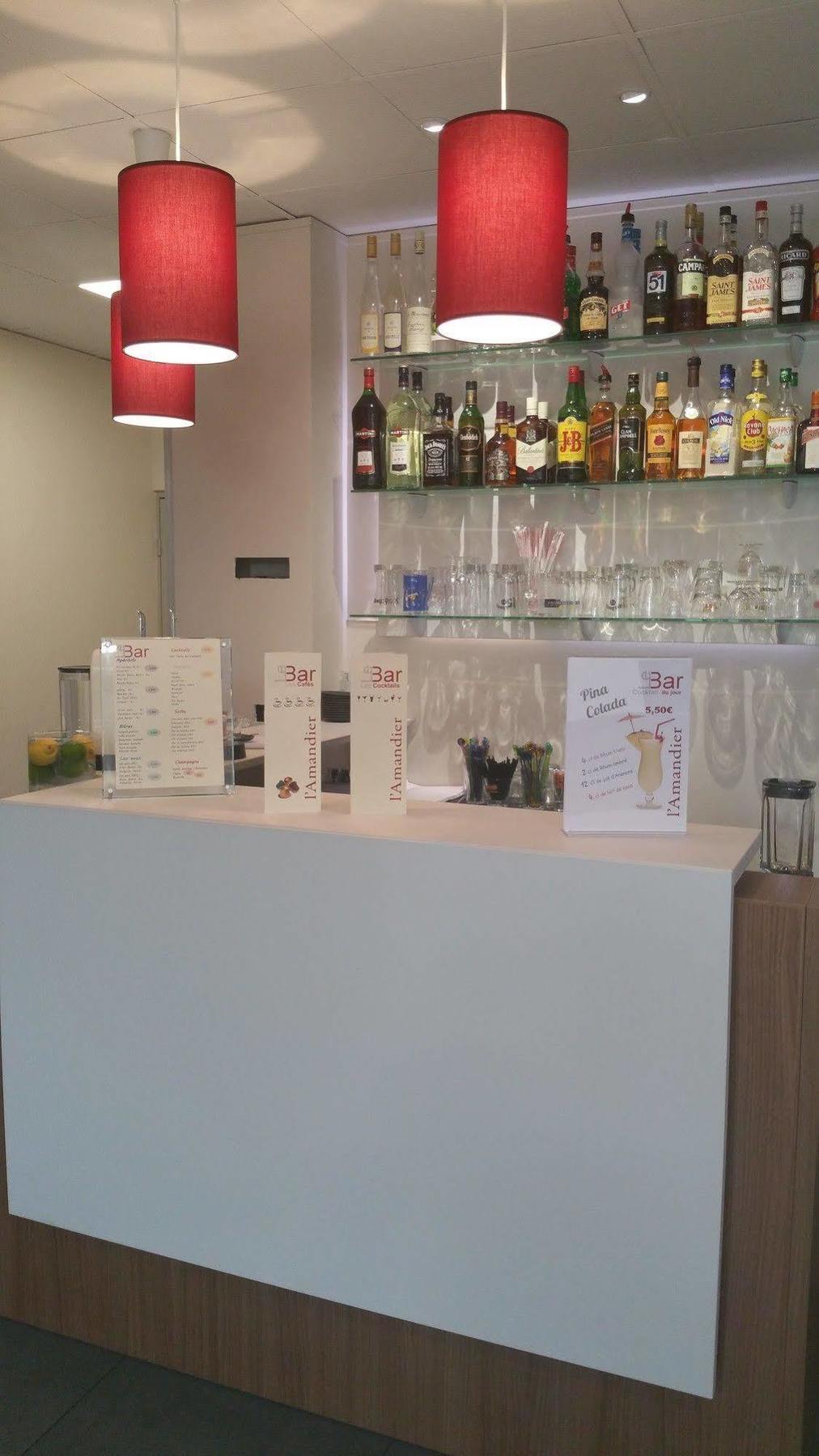 Hotel L'Amandier Nanterre Ngoại thất bức ảnh