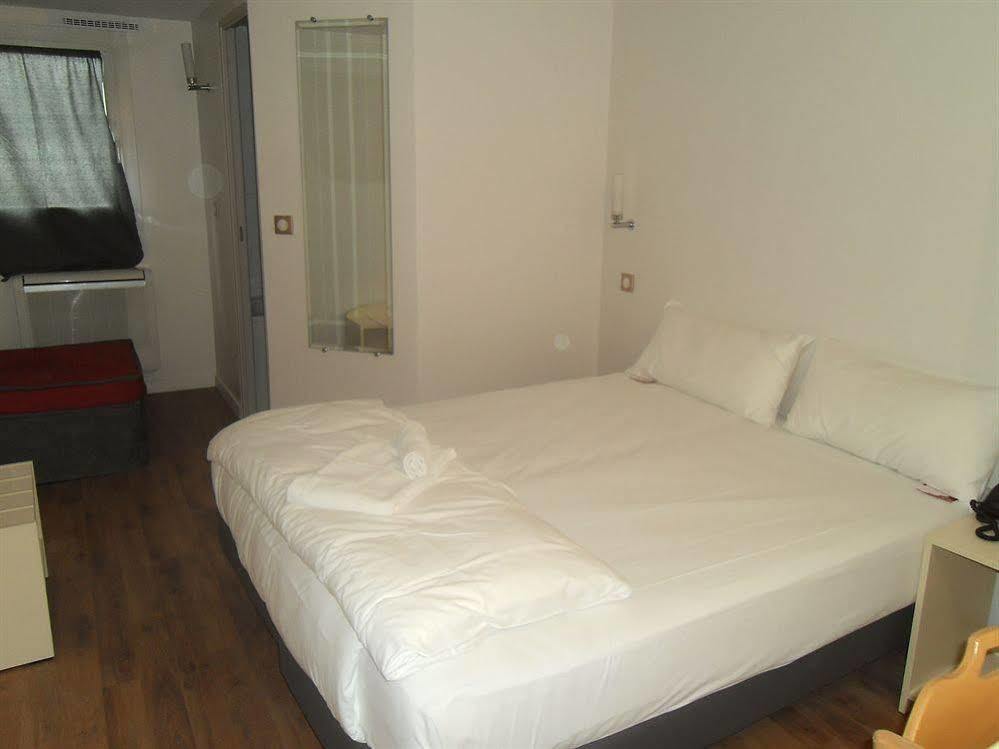 Hotel L'Amandier Nanterre Ngoại thất bức ảnh